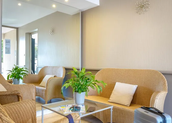 Climatise Pour 3 Pers, A 50m De La Plage, Centre-ville Saint-raphael, Wifi, Parking Dispo - Fr-1-466a-38